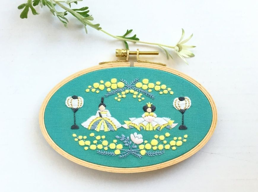 ミモザのおひなさま　刺繍キット　枠付き