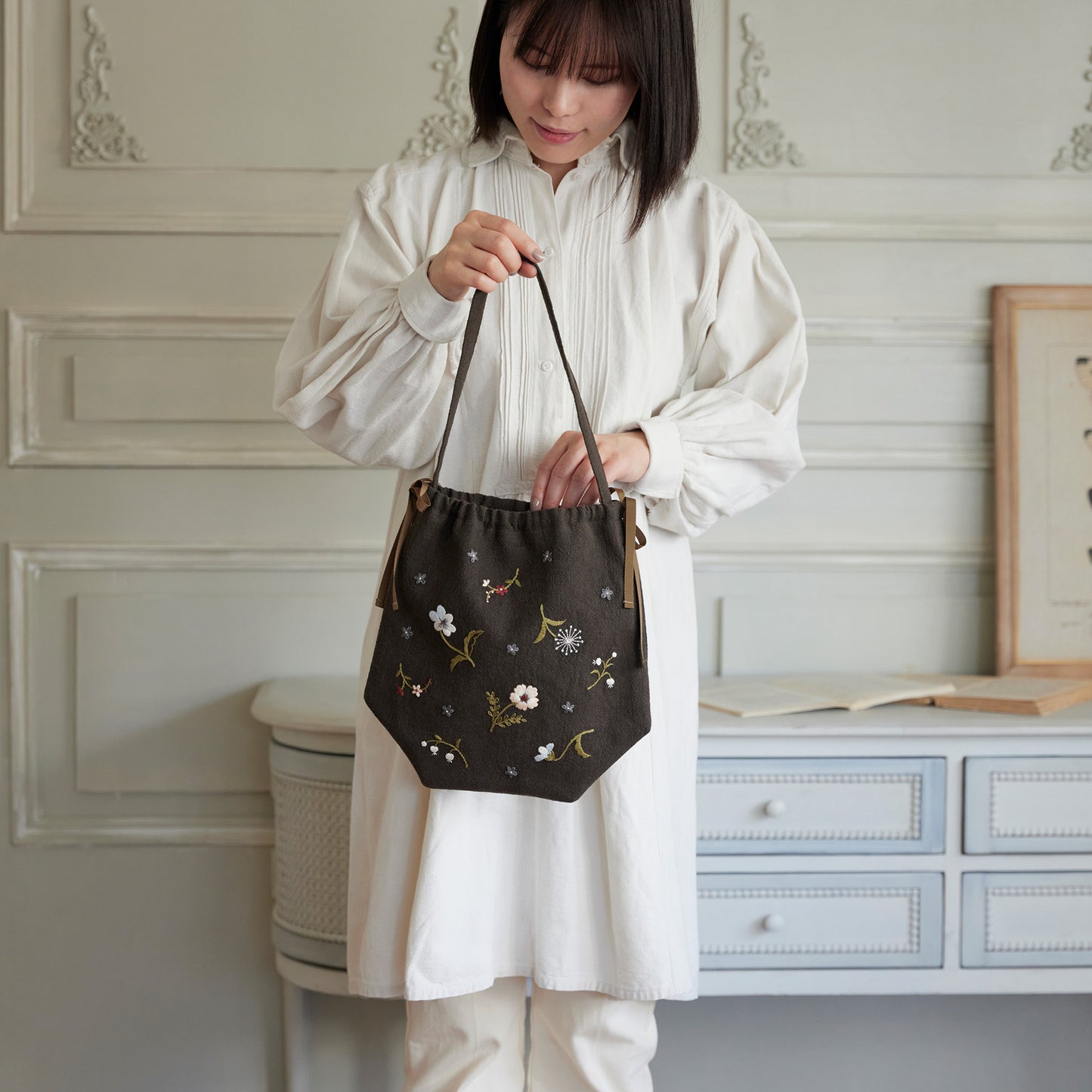 
                  
                    Rairaiさんの花咲く刺繍レッスン　巾着バッグ
                  
                