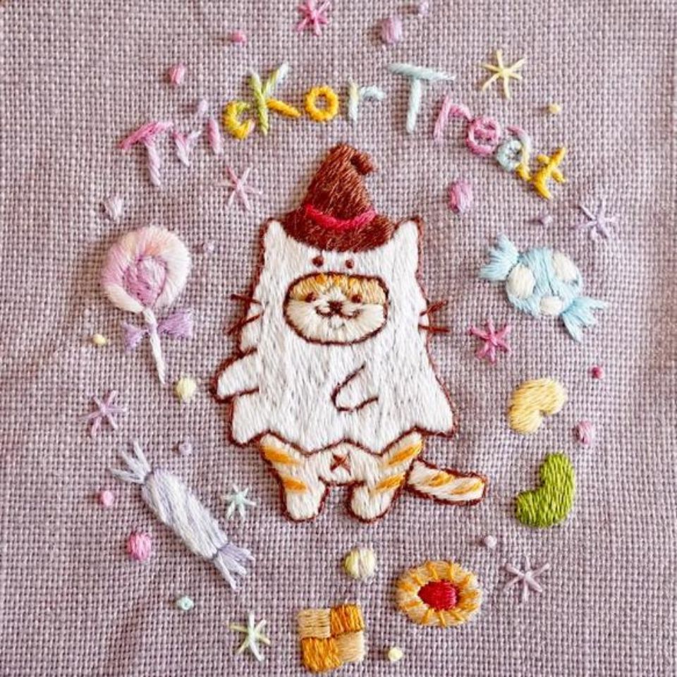 
                  
                    ハロウィンネコ刺繍キット　Trick or Treat おばけネコ 手刺繍飾り
                  
                