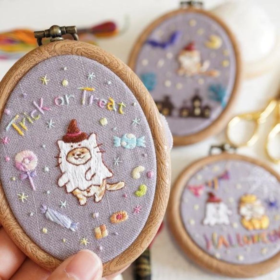 
                  
                    ハロウィンネコ刺繍キット　Trick or Treat おばけネコ 手刺繍飾り
                  
                