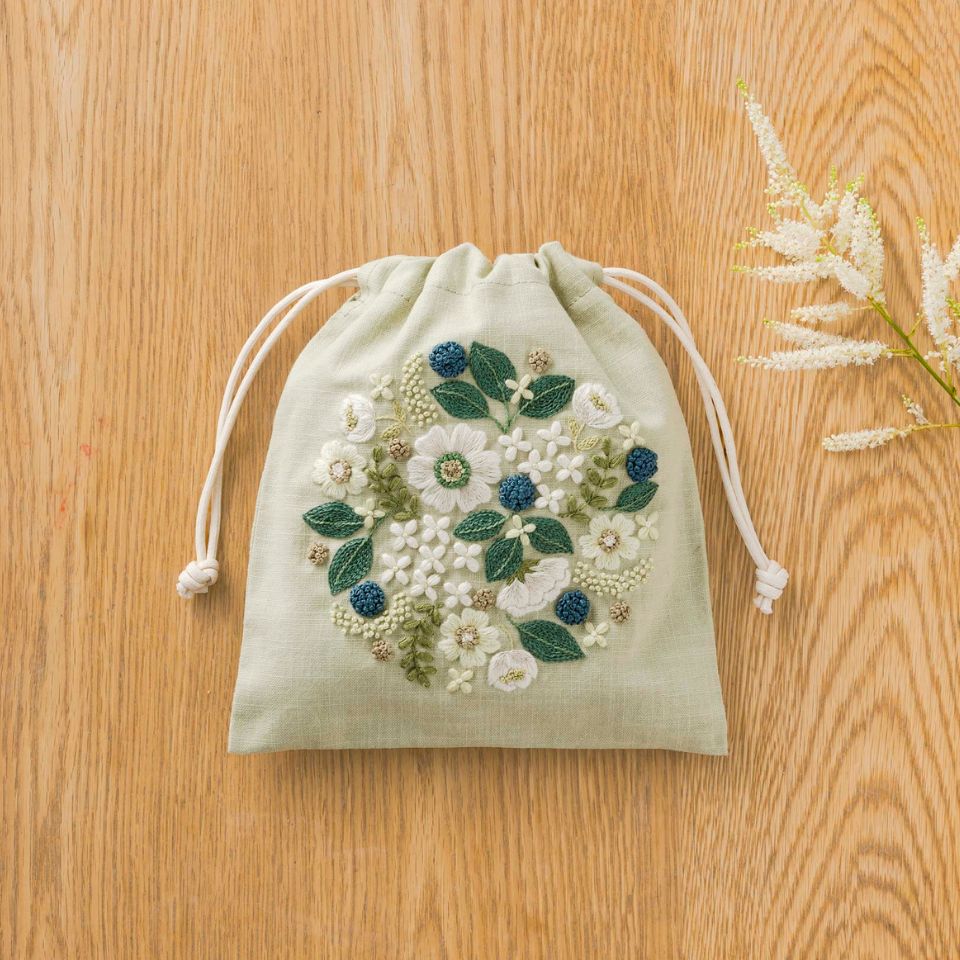 yulaのこころ躍る草花刺繍 刺しゅうキット「可憐なフラワーサークル」