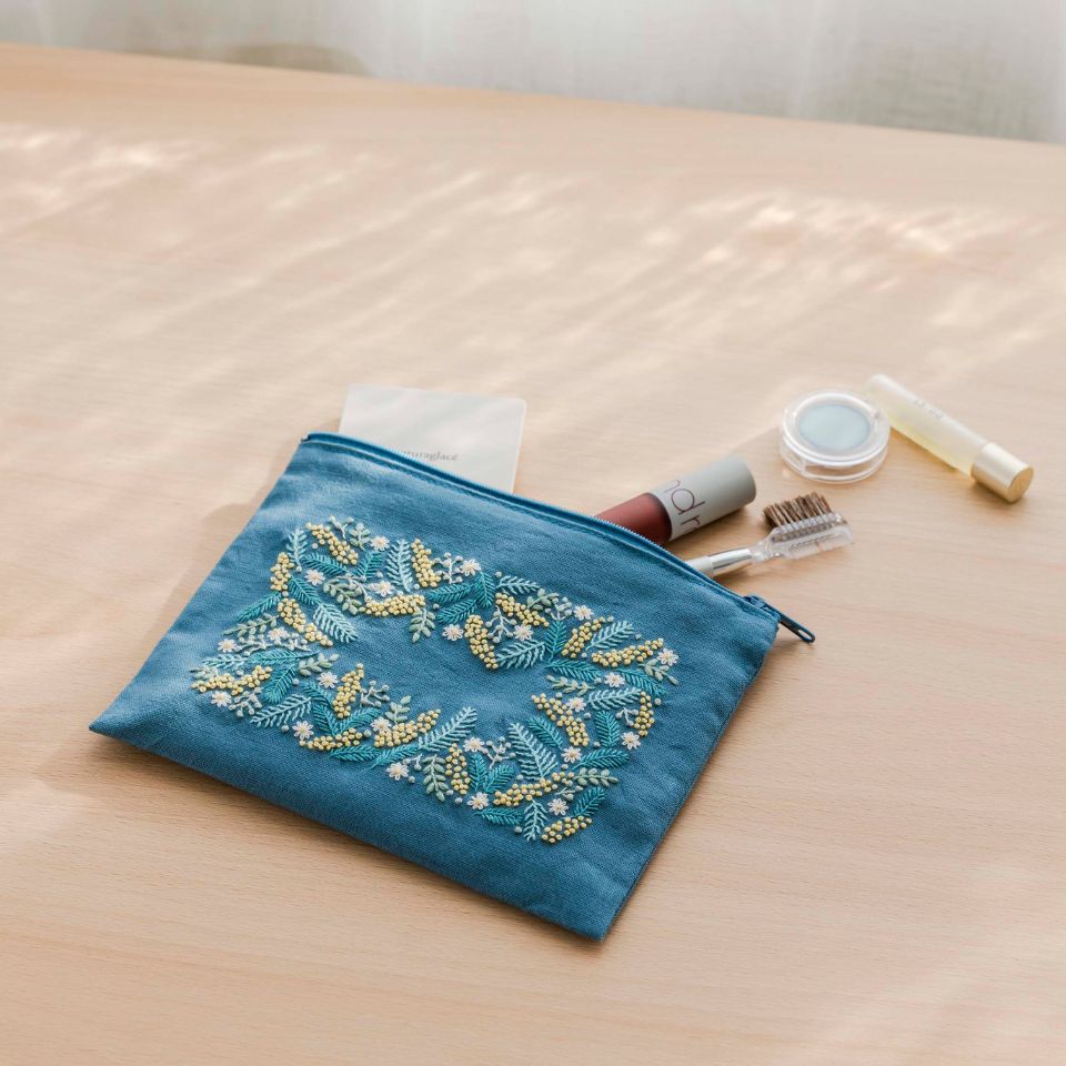 
                  
                    yulaのこころ躍る草花刺繍 刺しゅうキット「ミモザの花園」
                  
                