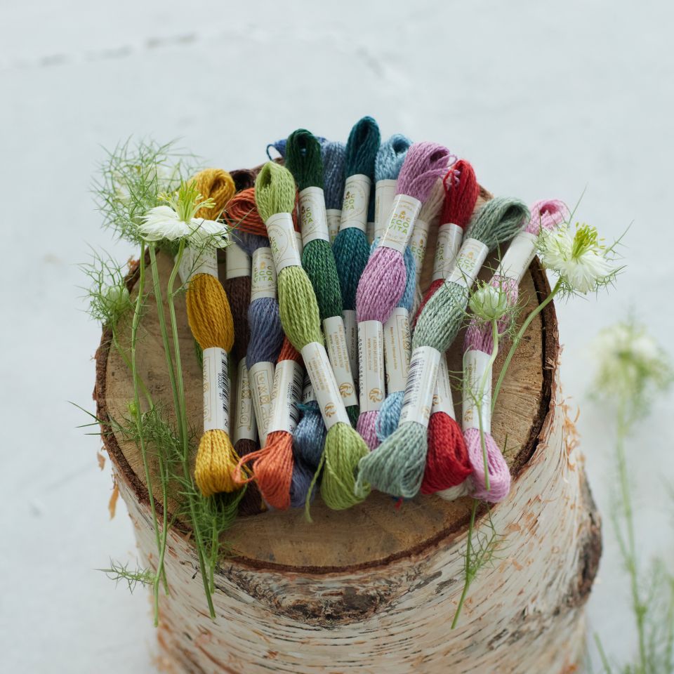 
                  
                    マカベアリスさんのウール刺繍〈Blooming tree  ー花咲く木ー〉
                  
                