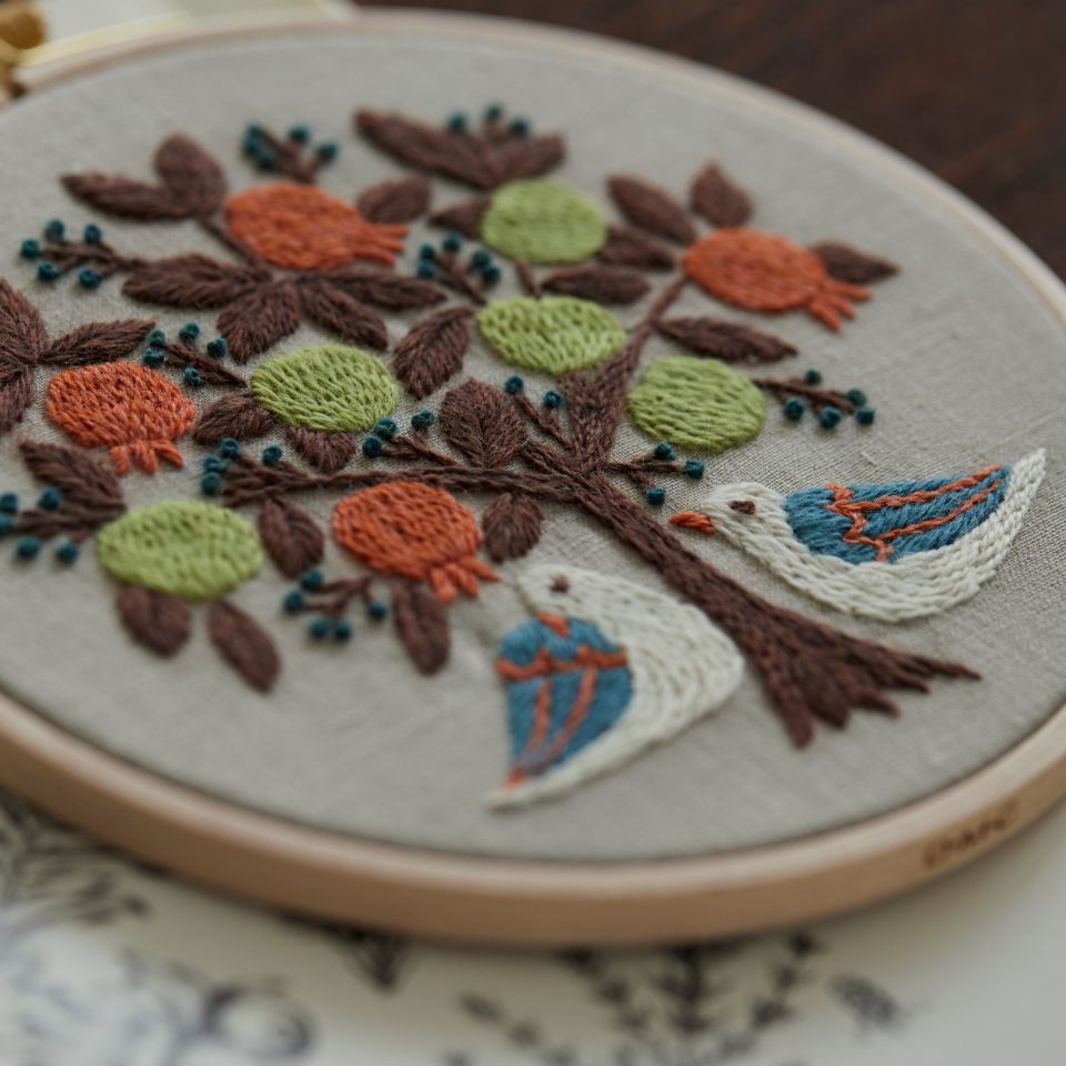 
                  
                    マカベアリスさんのウール刺繍〈Tree of grace  ーめぐみの木ー〉
                  
                