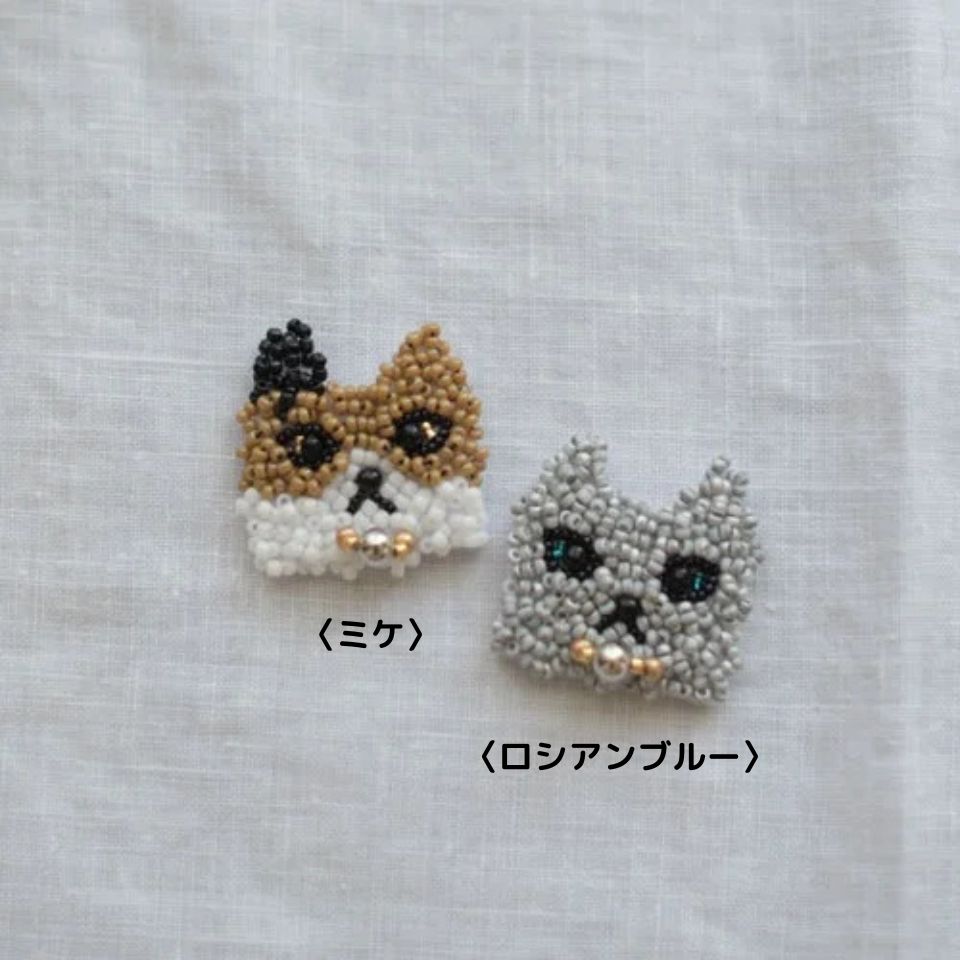 MON PARUREさんのオトナのビーズ刺繍ブローチ〈もふもふにゃんこ／ミケ〉