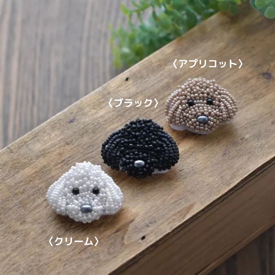 
                  
                    MON PARUREさんのオトナのビーズ刺繍ブローチ〈トイプードル／アプリコット〉
                  
                