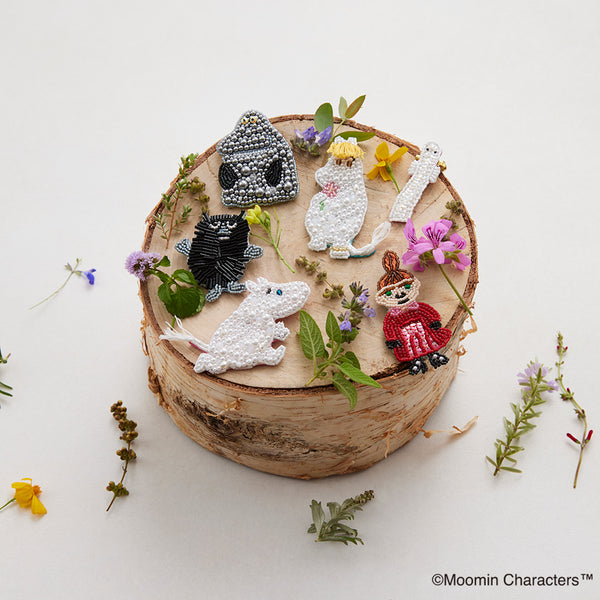 Amazon | ムーミンママ、スナフキン刺繍が可愛い缶バッジ