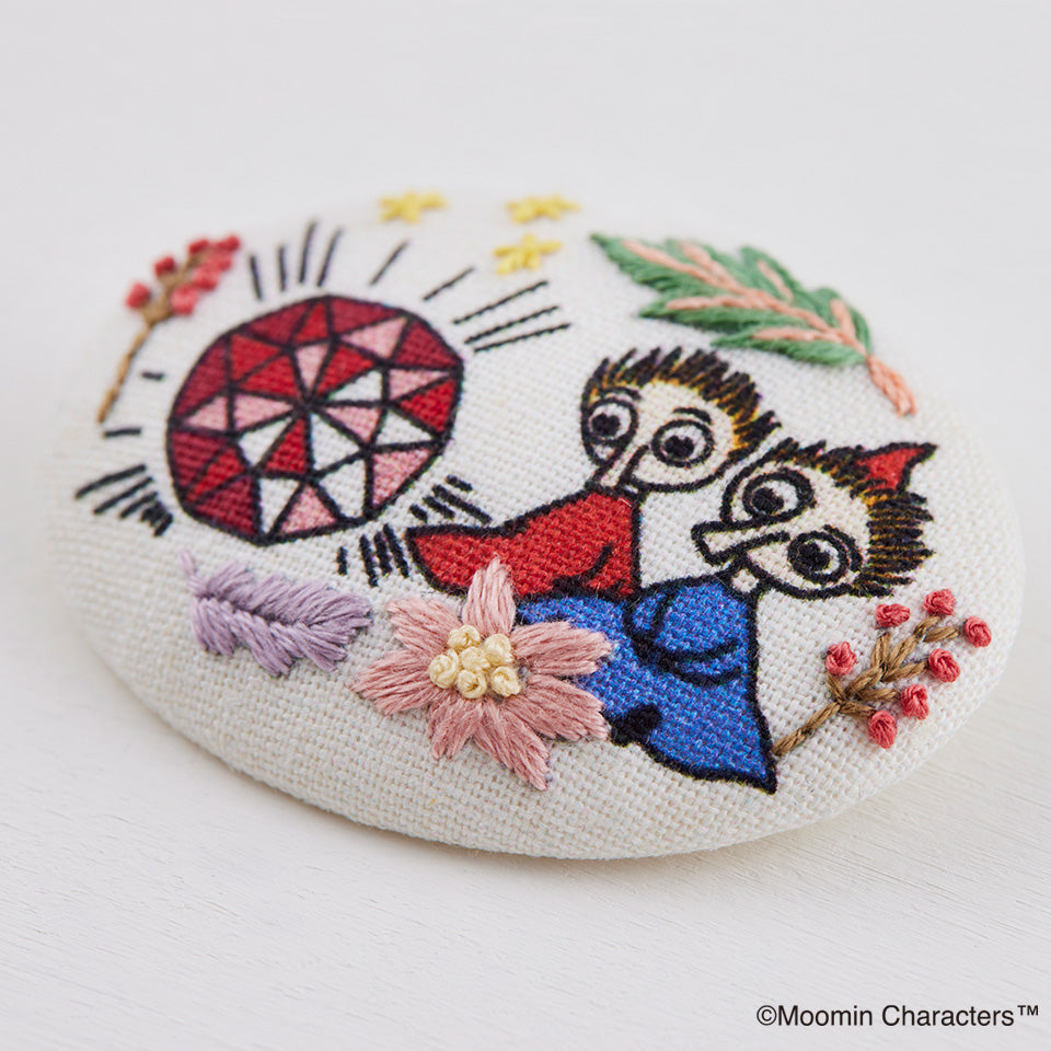 ムーミン　ボタニカル刺しゅうブローチ　〈トフスランとビフスラン〉