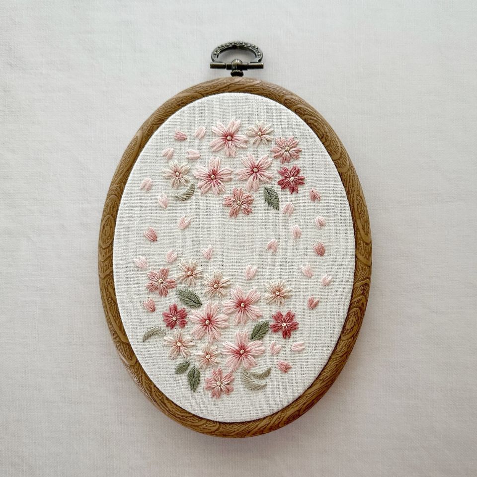 
                  
                    桜の刺繍ミニフレームキット
                  
                