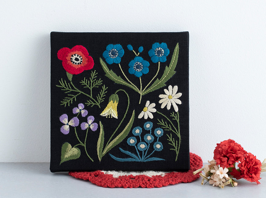 CRAFTING | マカベアリスさんの鮮やかな花刺繍のパネル