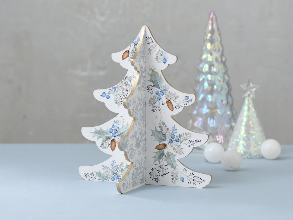 川島詠子の「水彩画風のにじみを楽しむ ヒイラギとドングリのクリスマスツリー」を描く