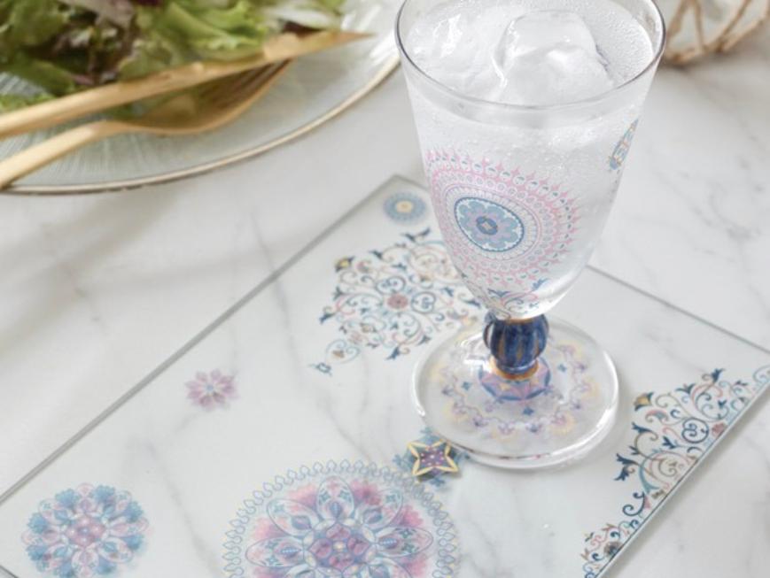 
                  
                    ガラスのアラビア風ワイングラス
                  
                