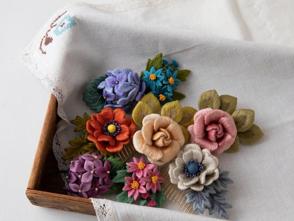 フェルト刺繍で作る 花のアクセサリーPart3 - CRAFTING
