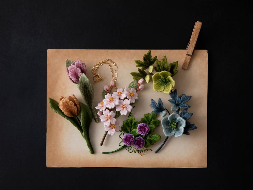 
                  
                    フェルト刺繍で作る 花のアクセサリーPart4
                  
                